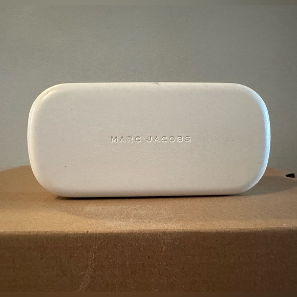 Marc Jacob sunglasses and carrying case - Picture 2 of 2